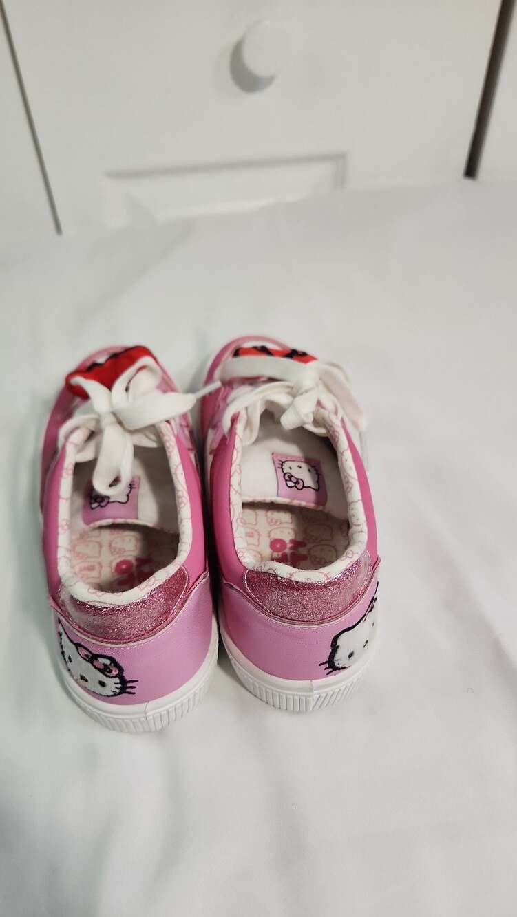 Girls Hello Kitty Colorblock Pink Low Top Sneakers - Picture 3 of 6
